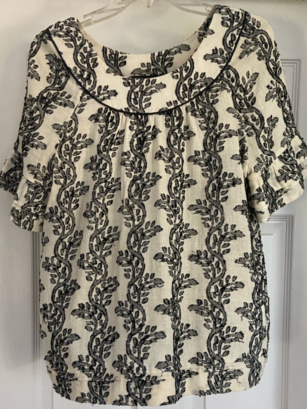 BCBGMaxAzria Ivory and Black Print Short Sleeve Blouse